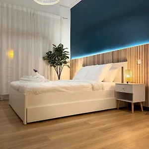Apartment Sunshine Getaway - Stylish In The Heart Of, Nice