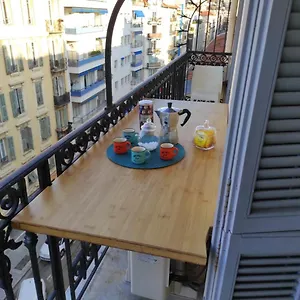 Appartement Pretty And Quiet Floor 2 Bedroom Flat In The Port Area Of, Nice