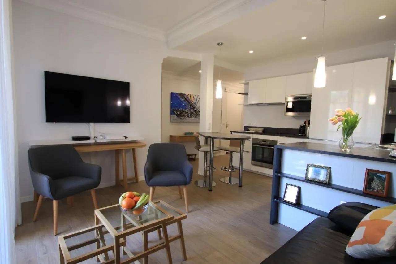 Happyfew Liberation Apartment Nice